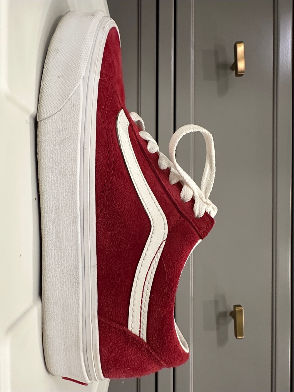 Vans Classic Low-Top Sneakers in Suede Red with White Stripe - Picture 4 of 4